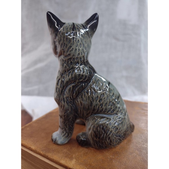 Beautifully Detailed BONE China Cat Figurine 4.5" tall - Picture 5 of 7